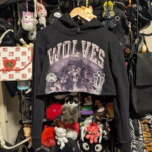 Wolves Club Wolf Graphic Cropped Hoodie